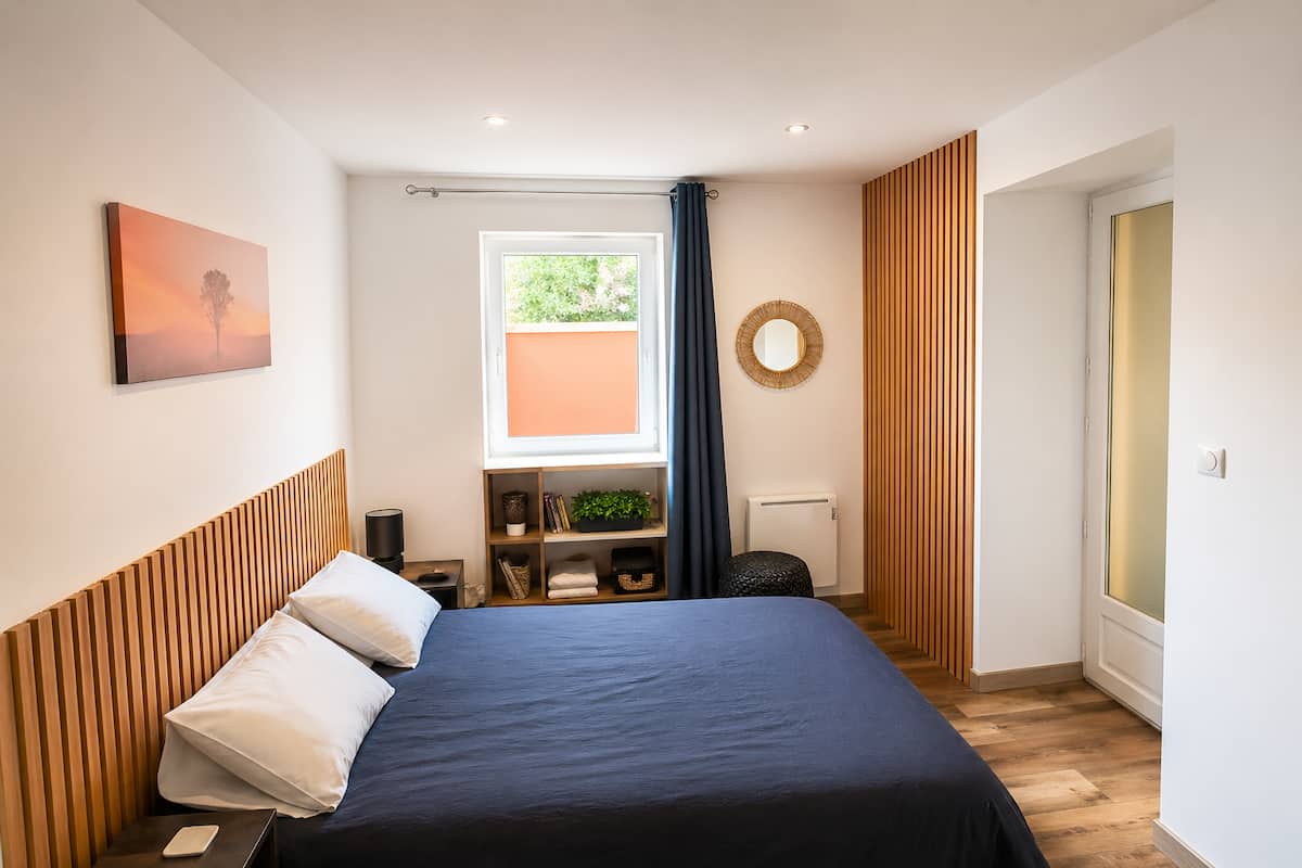 Première chambre avec lit double
